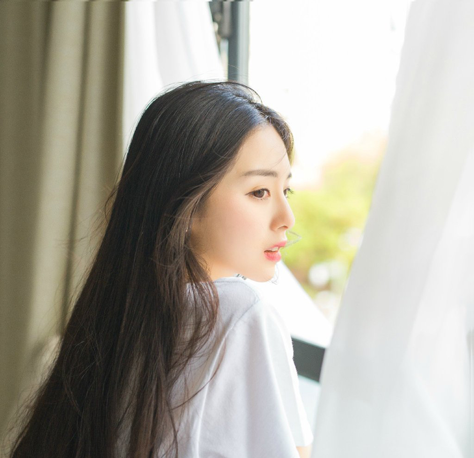 “是荆州的楼船。”一名将士认出了船上的旗帜，面色一沉：“快去通知吕将军！”